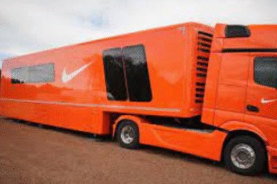 How Custom Fleet Graphics Turn Your Vehicles into Rolling Billboards